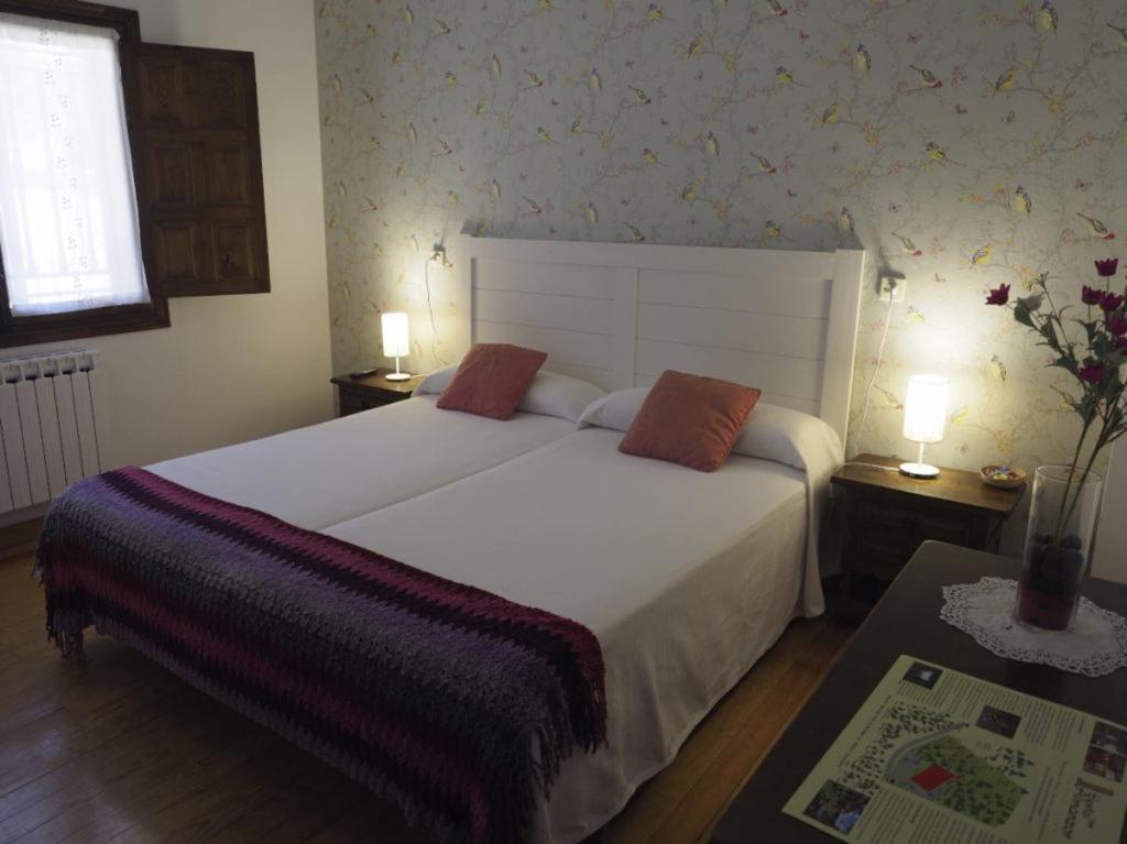 Hospedium Hostal Almanzor 纳瓦雷东达德格雷多斯 外观 照片