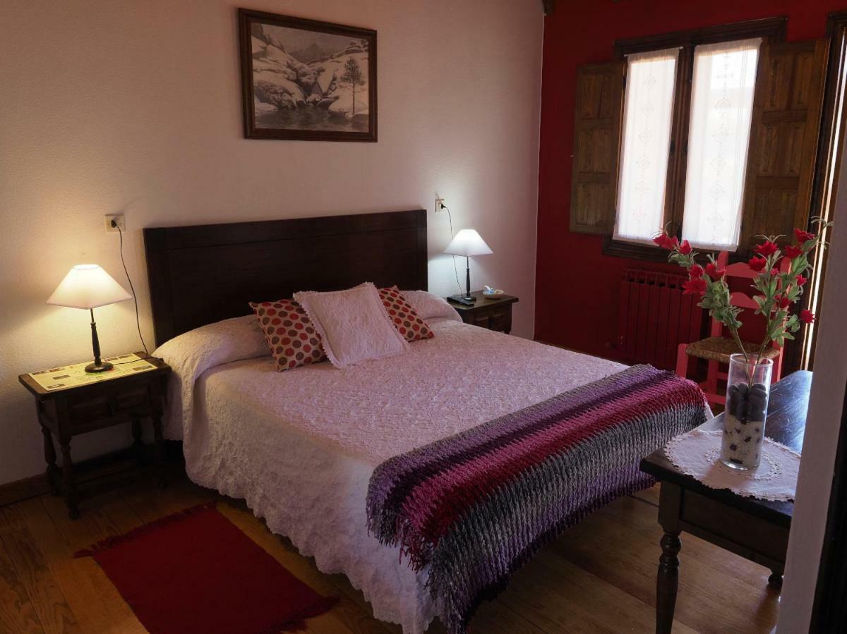 Hospedium Hostal Almanzor 纳瓦雷东达德格雷多斯 外观 照片